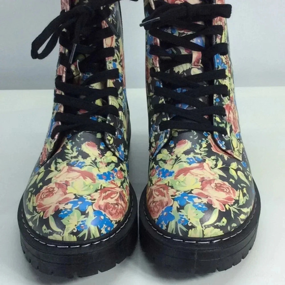NWT Sugar Kaedy Floral Combat Boots – Size 11 – Memory‑Foam Comfort - Picture 3 of 8